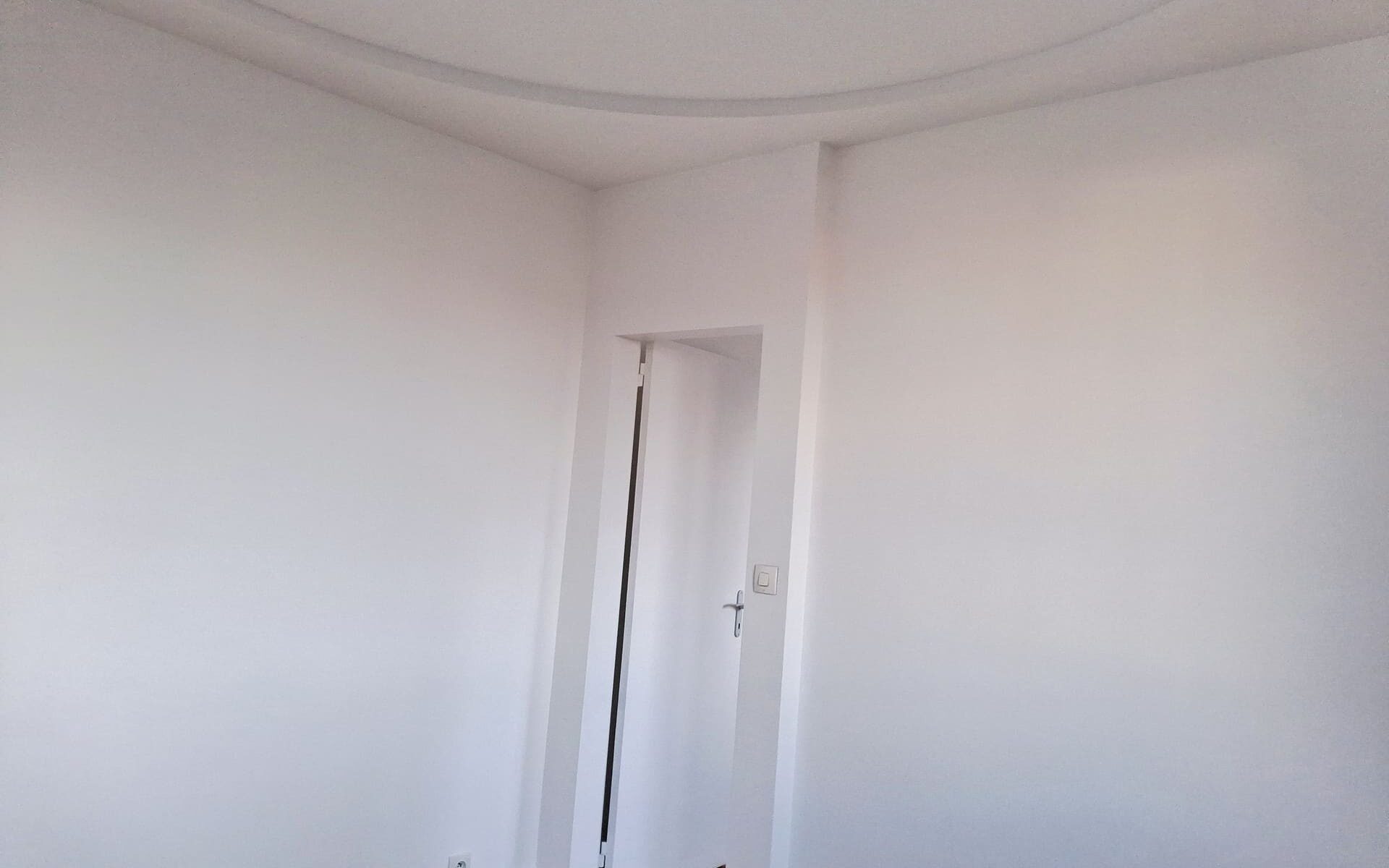 Rénovation des murs d'un salon dans un appartement à Paris 75011