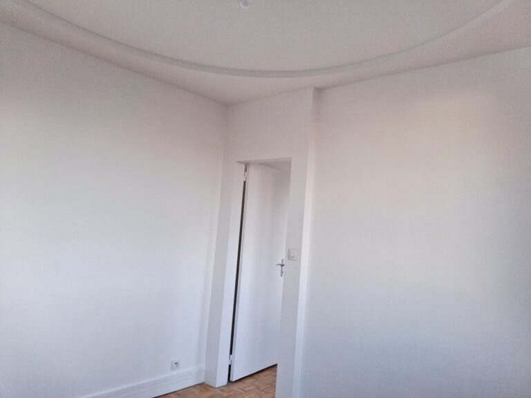 Rénovation des murs d'un salon dans un appartement à Paris 75011